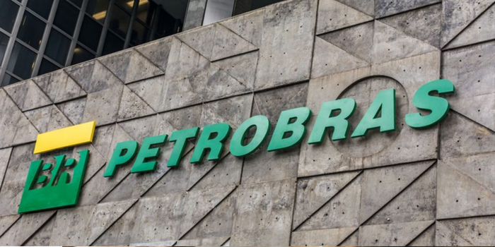 Petrobras registra valor de mercado recorde de R$ 800 bilhões, com ações em alta, produção de petróleo maior e lucro semestral de R$ 85,1 bilhões.