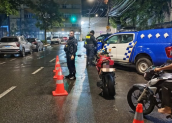 Guarda Municipal de Vitória registra 18 recusas ao teste do bafômetro em operações de trânsito no fim de semana. Ao todo, foram 28 autuações e quatro veículos removidos.