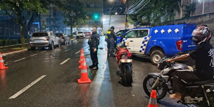 Guarda Municipal de Vitória registra 18 recusas ao teste do bafômetro em operações de trânsito no fim de semana. Ao todo, foram 28 autuações e quatro veículos removidos.