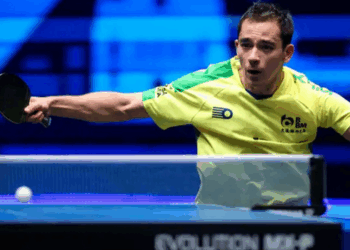 Hugo Calderano enfrenta Patrick Franziska nesta quinta-feira pelas oitavas do China Smash 2026, em Pequim, em busca de mais uma vitória no torneio.