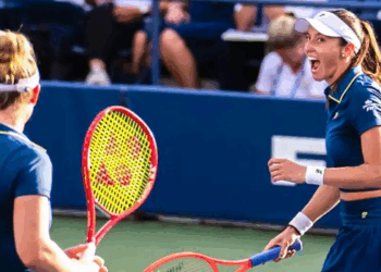 Luisa Stefani e Gabriela Dabrowski avançam às quartas do WTA 1000 de Wuhan após vencerem na estreia por 2 sets a 0.