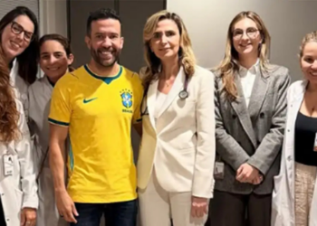 André Janones recebe alta hospitalar após internação por arritmia cardíaca em São Paulo. Deputado afirma que pretende retomar as atividades na reta final da campanha eleitoral.