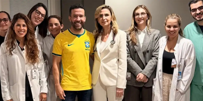 André Janones recebe alta hospitalar após internação por arritmia cardíaca em São Paulo. Deputado afirma que pretende retomar as atividades na reta final da campanha eleitoral.