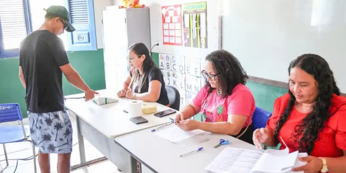 Cerca de 2,3 milhões de mesários e colaboradores das Eleições 2026 receberão o auxílio-alimentação por Pix, com pagamentos processados pelo Banco do Brasil.