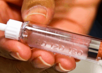 Anvisa proíbe insulina irregular, determina apreensão de peptídeos sem registro e suspende lotes de medicamentos por problemas de qualidade.