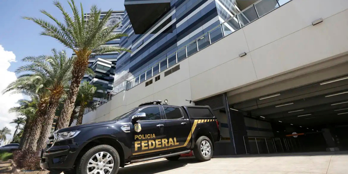Daniel Vorcaro negou fraudes bancárias em depoimento à Polícia Federal e pediu liberdade. Ex-banqueiro foi indiciado no caso Banco Master, que envolve prejuízo estimado em R$ 2,7 bilhões.