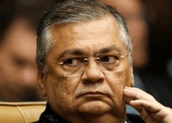 Edson Fachin pede investigação da Polícia Federal sobre ameaças de morte contra Flávio Dino e outros ministros do Supremo Tribunal Federal.