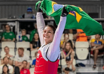 Maria Clara Pacheco vence o Grand Prix de Taekwondo em Paris, conquista o terceiro ouro consecutivo no circuito e confirma a fase vitoriosa no esporte mundial.