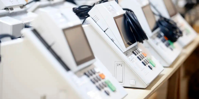 Mais de 114 mil urnas eletrônicas começaram a ser preparadas em São Paulo para o segundo turno das eleições de 2026, marcado para 25 de outubro.