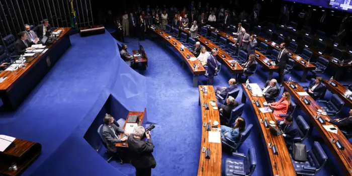 Senado aprova aumento do teto de faturamento do MEI para até R$ 140 mil em 2028, perdão de dívidas de milhões de empreendedores e contratação de dois funcionários.