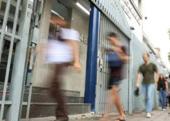 Enem 2026: estudantes concluintes do ensino médio público devem escolher o idioma até domingo (18). Veja como acessar a Página do Participante.