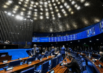 Senado inicia na terça-feira (6) a análise da PEC que prevê o fim da escala 6x1, com jornada de 40 horas semanais e dois dias de descanso.