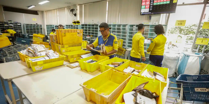 Correios e AliExpress renovam parceria para agilizar entregas no Brasil e ampliar a capacidade logística durante períodos de maior volume de compras.