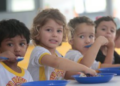 Dia Nacional da Alimentação Escolar reforça a importância de refeições saudáveis nas escolas públicas, da agricultura familiar e da educação alimentar.