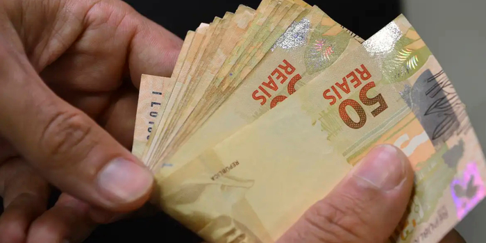 Endividamento de risco chega a 20,3 milhões de brasileiros em 2026. Banco Central anuncia medidas para restringir ofertas de crédito e proteger consumidores vulneráveis.