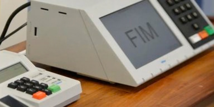 Polícia Federal mantém operação nacional nas Eleições 2026, com 1.224 inquéritos eleitorais instaurados e ações de segurança para candidatos à Presidência.