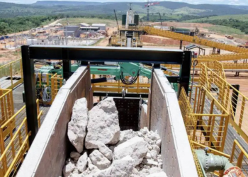 Portal da ANM revela que minerais críticos e estratégicos responderam por 129 mil empregos em 2025 e apresenta dados sobre salários e produção mineral.