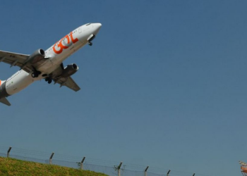 Gol nega cancelamentos em massa de voos para o Nordeste e confirma problema técnico em aeronave com destino a Salvador. Anac monitora a situação.