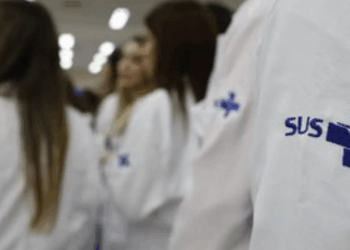 Sanitaristas já podem emitir carteira profissional. Ministério da Saúde contabilizou 8.011 pedidos de registro até 2 de outubro de 2026.