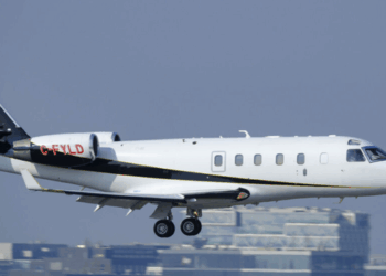 Guarda Costeira dos EUA realiza buscas por um Gulfstream G100 com seis pessoas que desapareceu durante voo das Bermudas para Boston.