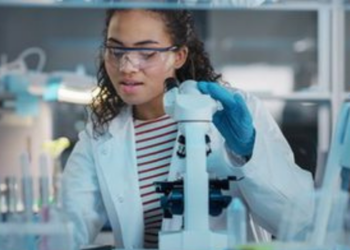 Fies 2026 oferece 50 mil vagas remanescentes para financiamento estudantil. Inscrições gratuitas até 3 de novembro, com oportunidades para estudantes de baixa renda.