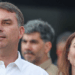 Flávio Bolsonaro participou de missa na Catedral de Brasília e afirmou que deve visitar Jair Bolsonaro nesta terça-feira, após autorização do STF.