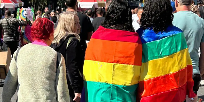 Plataforma Sentinela identifica 13 mil comentários ofensivos contra candidaturas LGBT+ durante as Eleições 2026 e aponta concentração de ataques.