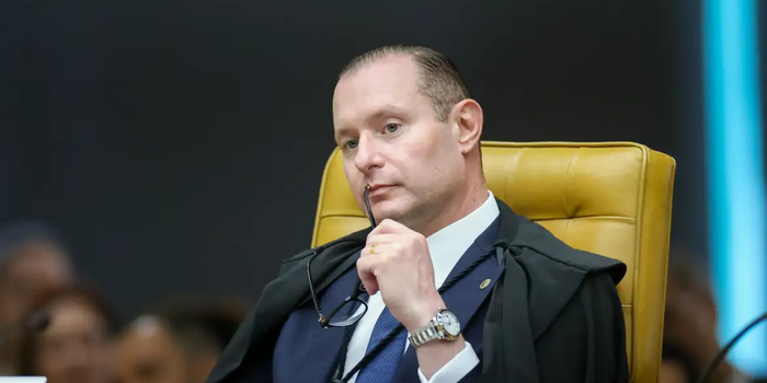 Cristiano Zanin dá 48 horas para a Anatel explicar falhas no acesso gratuito a sites e aplicativos da Justiça Eleitoral durante o primeiro turno.