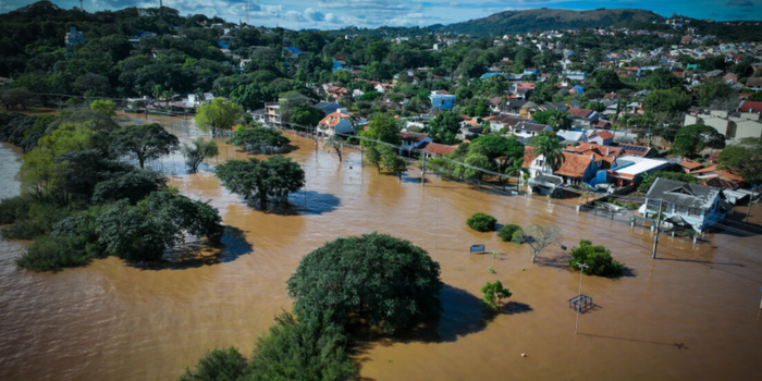 Justiça do Rio Grande do Sul condena Porto Alegre a pagar R$ 50 milhões por danos morais coletivos relacionados à enchente de 2024. Decisão ainda pode ser contestada.