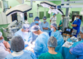Rússia anuncia primeiro transplante de medula espinhal do país. Cirurgia realizada em Moscou durou 12 horas e envolveu cooperação médica com a China.