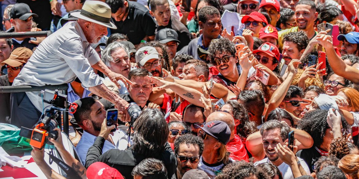 Lula anuncia recurso judicial contra a suspensão do canal “Exército do Lula” no WhatsApp, determinada pelo TSE após pedido da campanha de Flávio Bolsonaro.