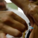Pesquisa aponta redução de quase 78% nas consultas por lesões pré-cancerígenas do colo do útero em adolescentes após a vacinação contra o HPV no SUS.