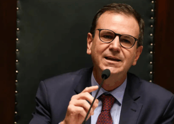 Coligação de Eduardo Paes recorre ao STF contra anulação dos votos de Garotinho, decisão que pode garantir a vitória de Douglas Ruas no primeiro turno.