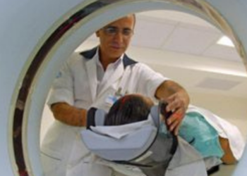 Vitória prevê investir R$ 227,4 milhões em saúde em 2026 e amplia consultas e exames especializados para reduzir filas e facilitar o acesso da população.