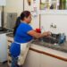 Donas de casa de baixa renda podem contribuir com 5% do salário mínimo ao INSS. Saiba quem tem direito, quais benefícios estão disponíveis e como fazer o pagamento.
